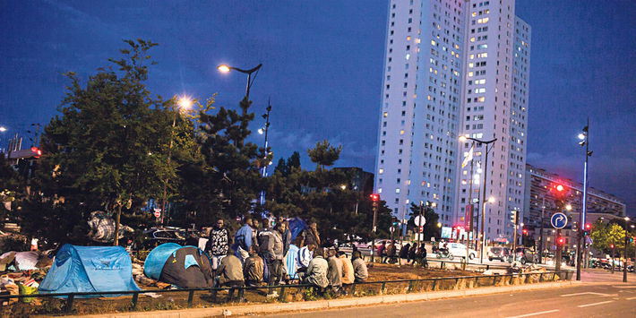 A la porte de la Chapelle les associations a bout