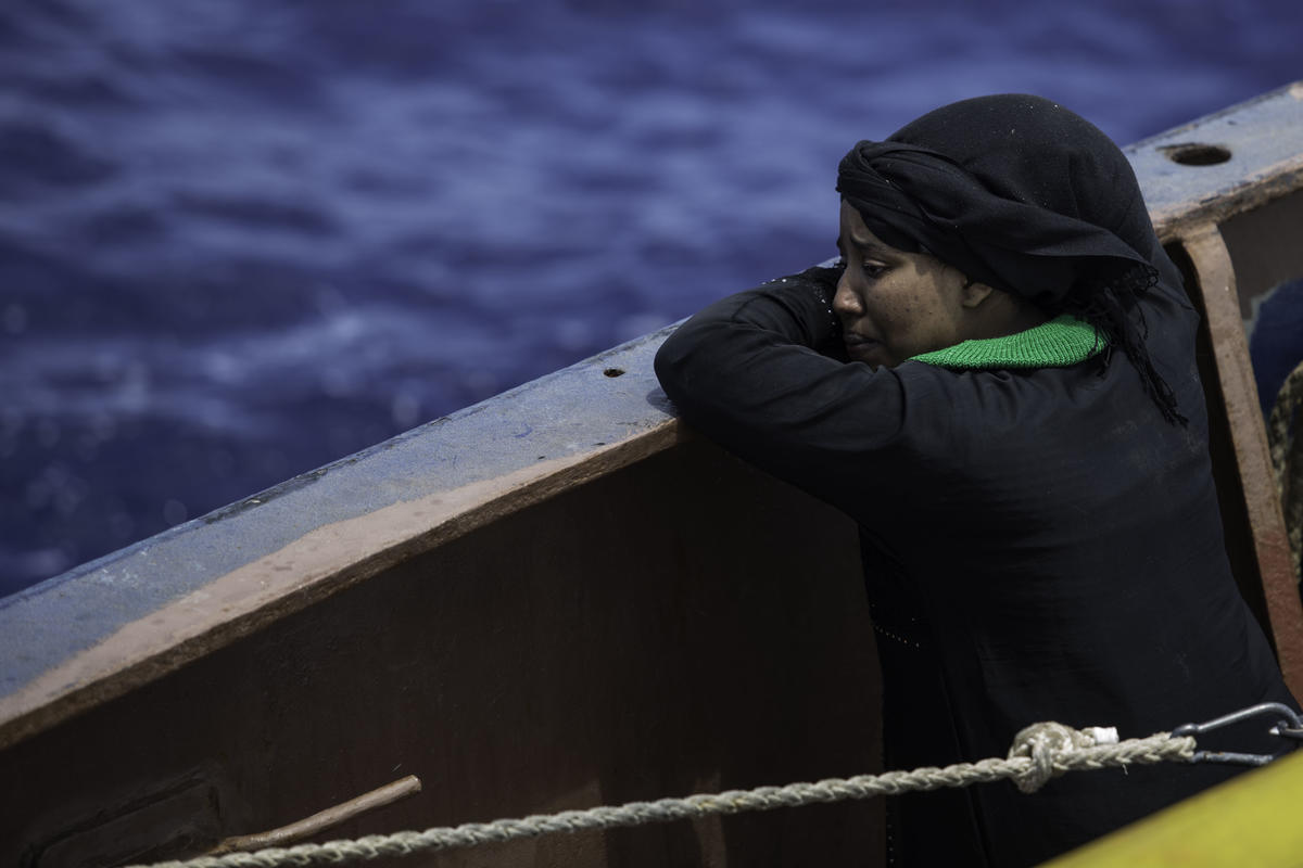 femmepleurant seawatch UNHCRHereward Holland